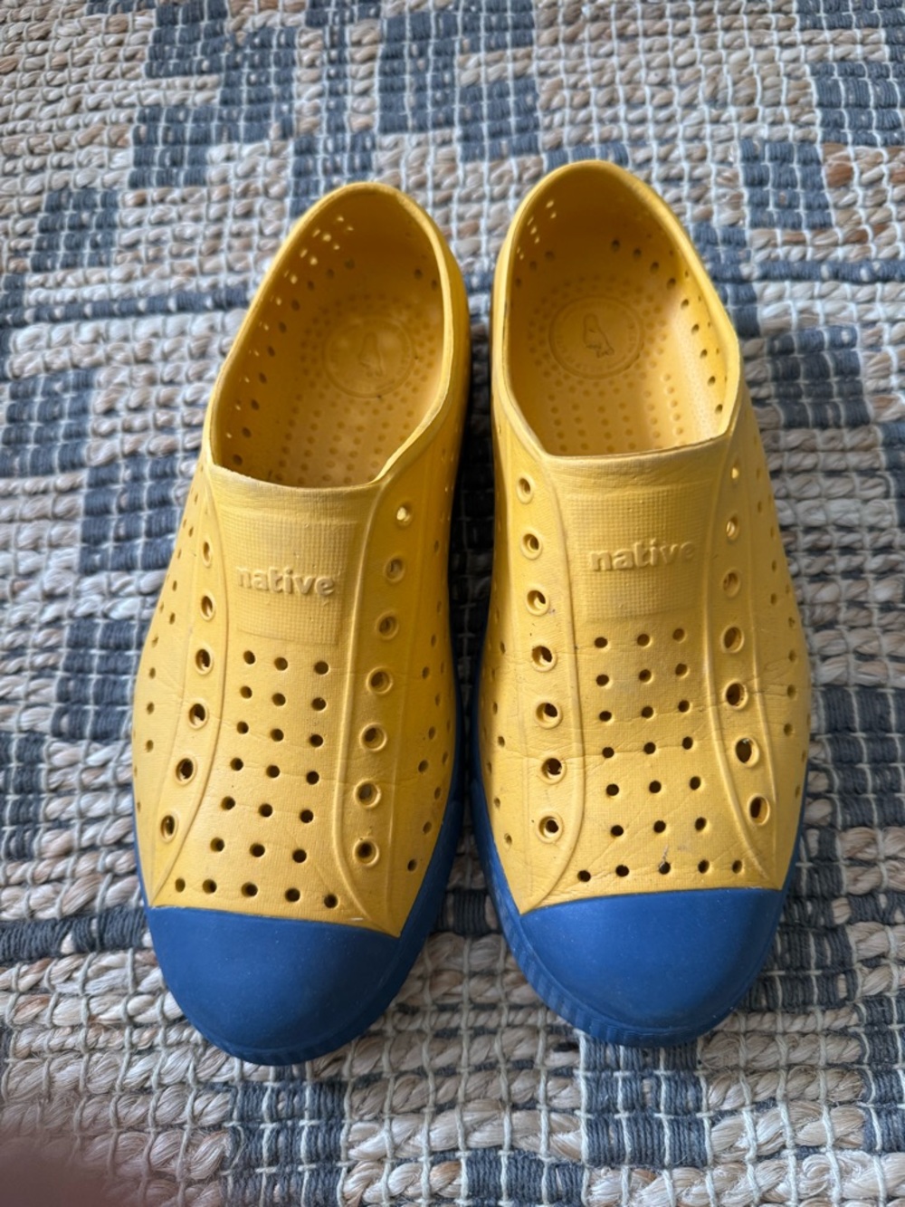 Native Jefferson Kids Slip-On Shoes - Yellow with Blue Toe size 4